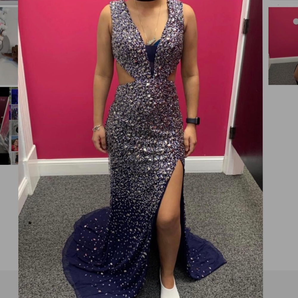 Beautiful navy blue prom dress with rhinestones.